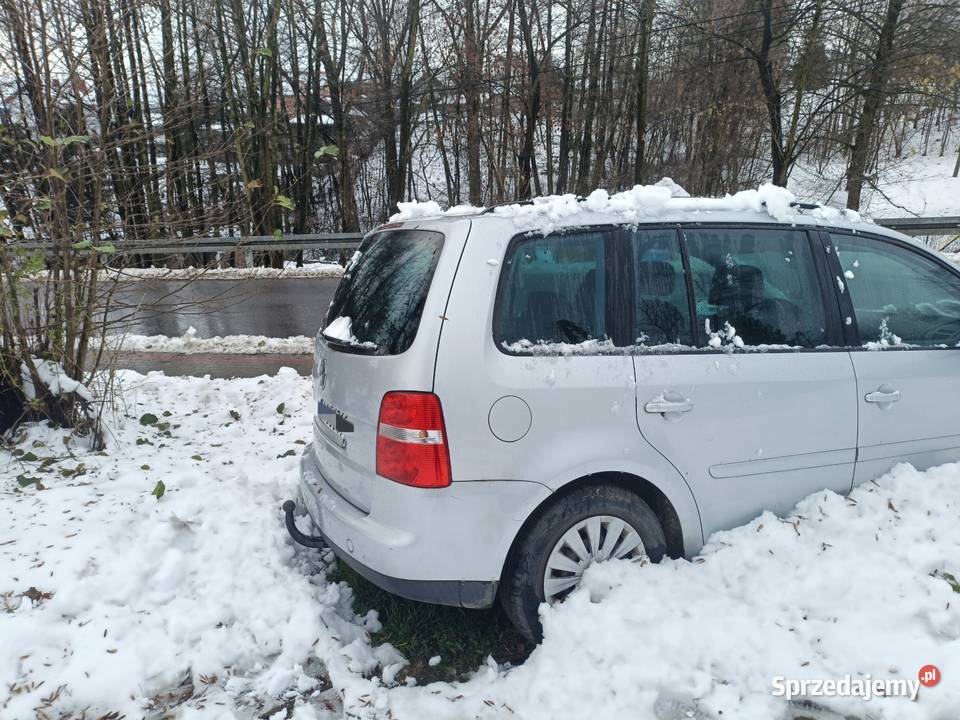 VW Touran 2005 w całości na części Świlcza sprzedam
