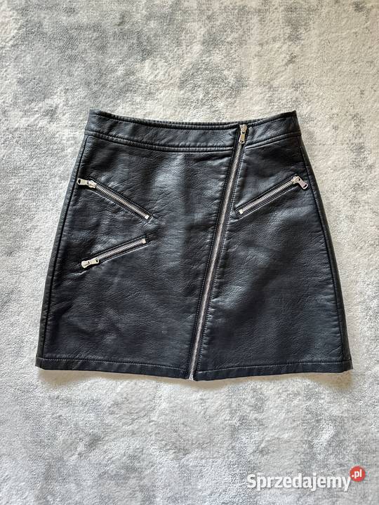 Czarna spódnica ze skóry ekologicznej