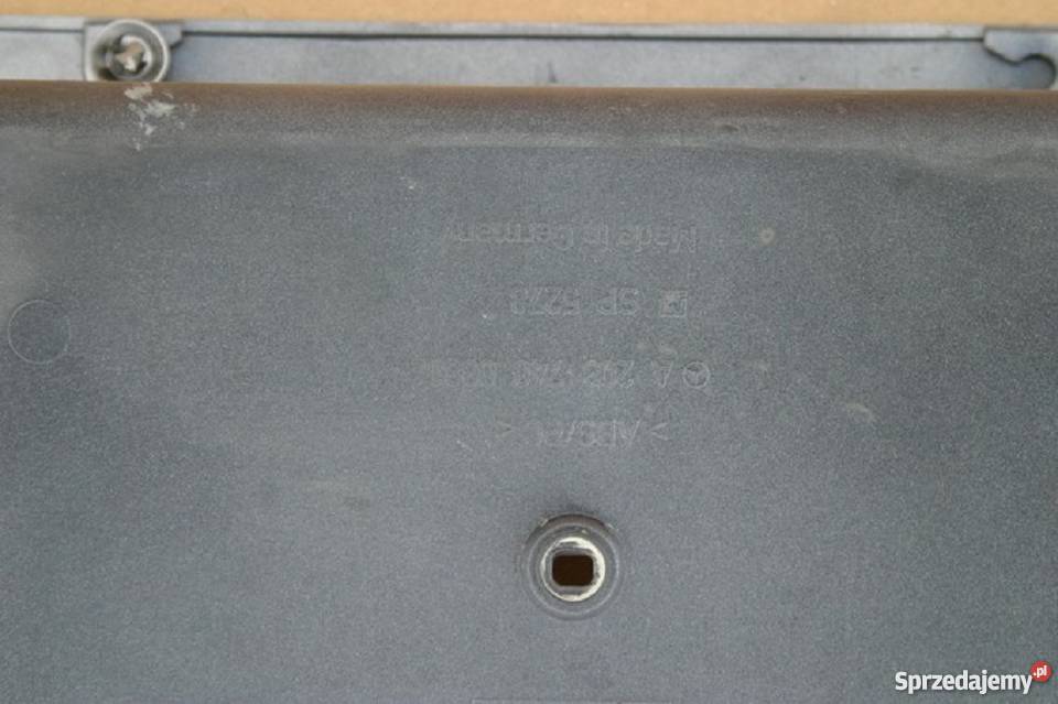 MERCEDES C KLASA BLENDA KLAPY TYLNEJ 2037400381 Bieleń sprzedam