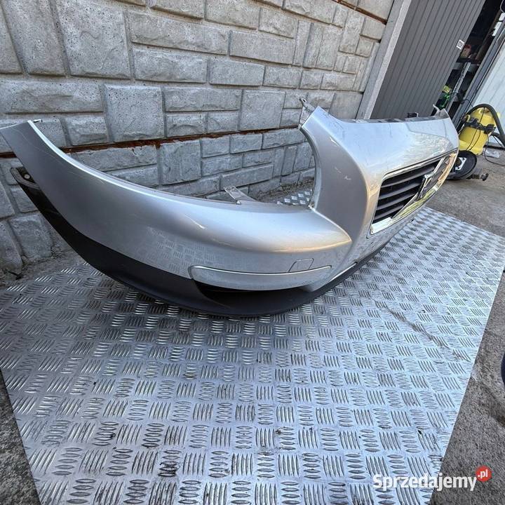 Zderzak przedni kompletny Volvo C30 2009r Kolor Barłogi sprzedam