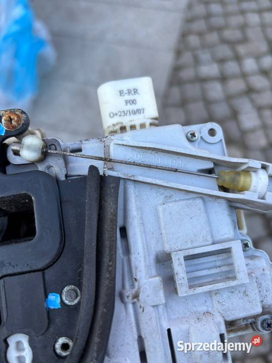 Prawy przedni zamek audi a4b7 Świątniki Górne