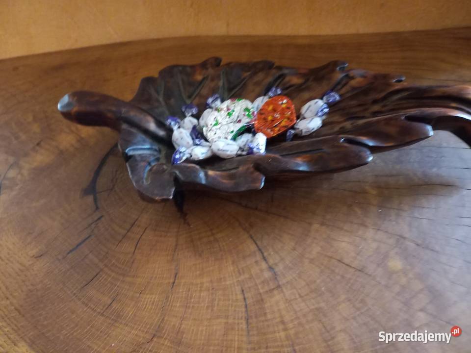 Patera drewniana rzeźbiona w kształcie liścia