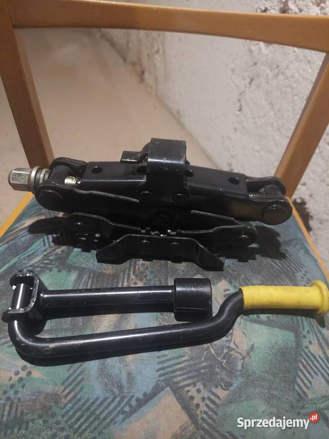 Lewarek podnośnik z kluczem Renault sprzedam