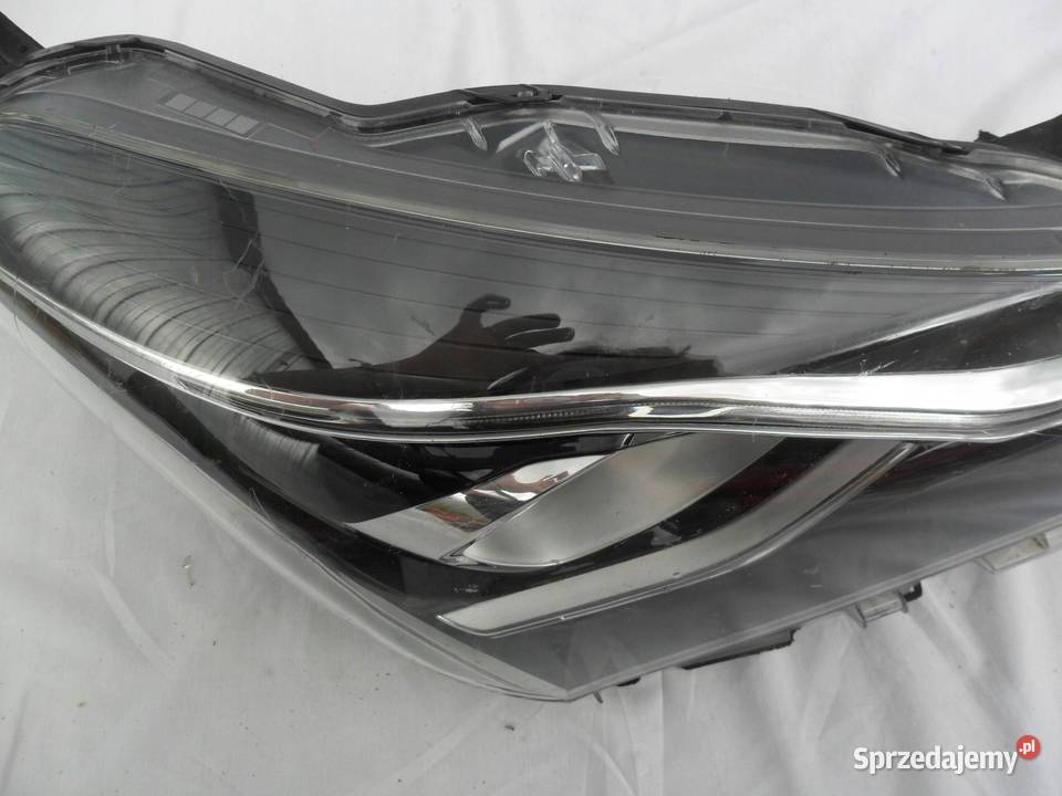 REFLEKTOR PRZÓD STRONA PRAWA TOYOTA YARIS osobowe Nowy Tomyśl