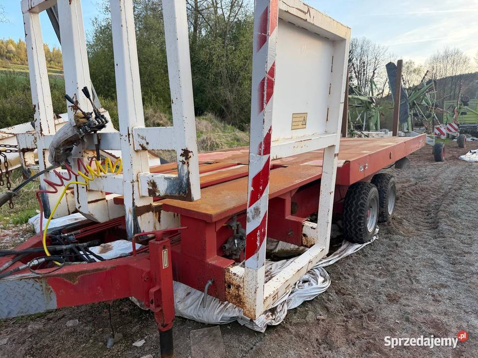 Przyczepa do zwozu słomy siana