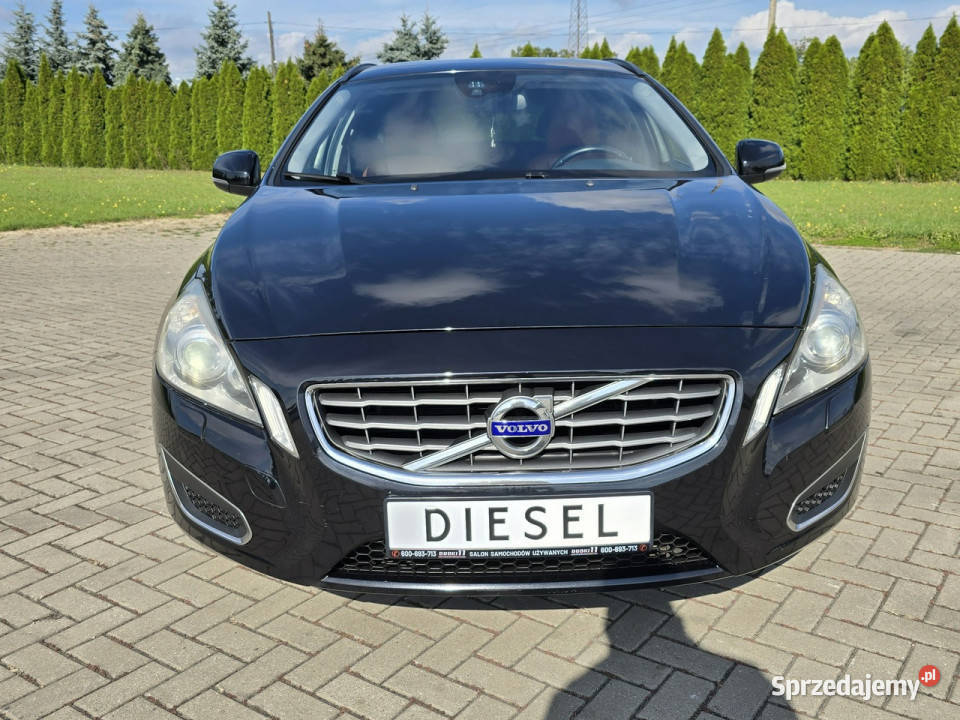 Volvo V60 20D5 SkóryKolorowa NaviNowy Zestaw czarny sprzedam