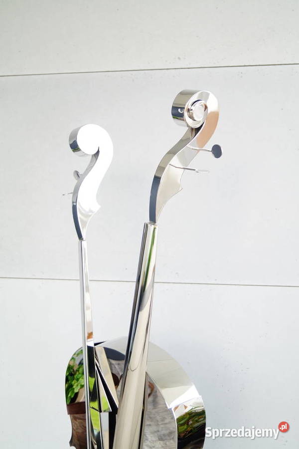 Srebrne skrzypce stal nierdzewna na marmurze Gizałki