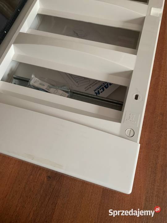 Rozdzielnica elektryczna natynkowa 4x12 schrack Poznań sprzedam