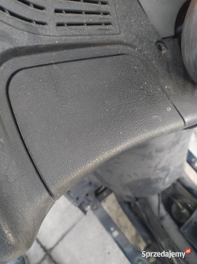 Piaggio X8 XEVO klapka lewa zatrzask sprzedam