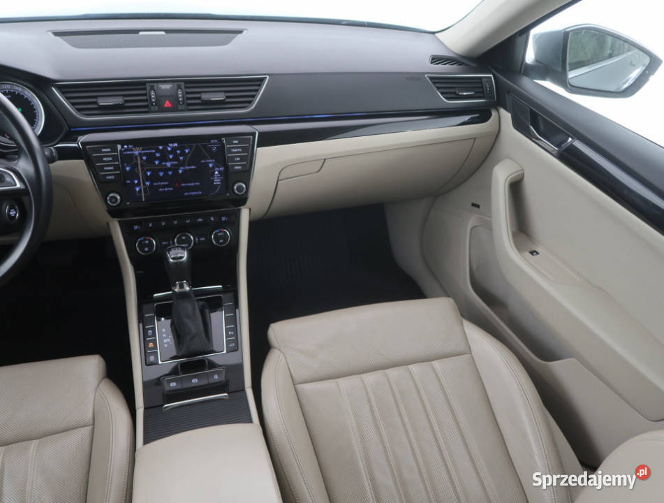 Skoda Superb 20 TDI asystent pasa ruchu Bielany Wrocławskie