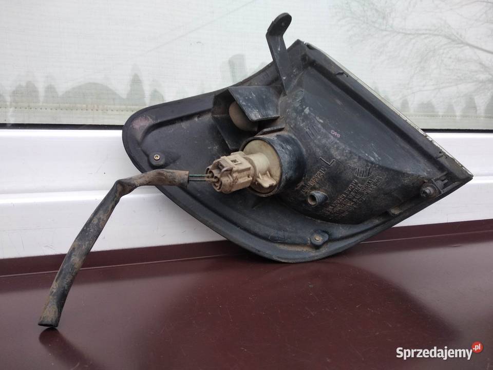 Subaru Forester 1 I SF kierunkowskaz kierunek osobowe Sieradz