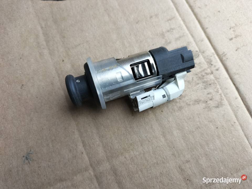 RENAULT SCENIC 2 II LIFT GNIAZDO ZAPALNICZKI