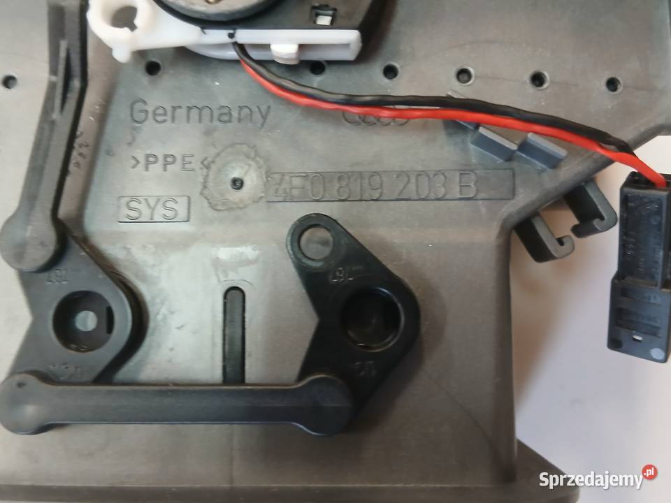 Kratka nawiewu tunelu AUDI A6 C6 4F0819203 osobowe Szczerbice sprzedam