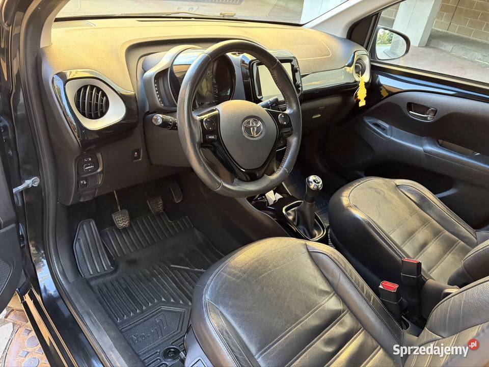 Toyota auto niski przebieg skóra wyposażenie benzyna Zamość