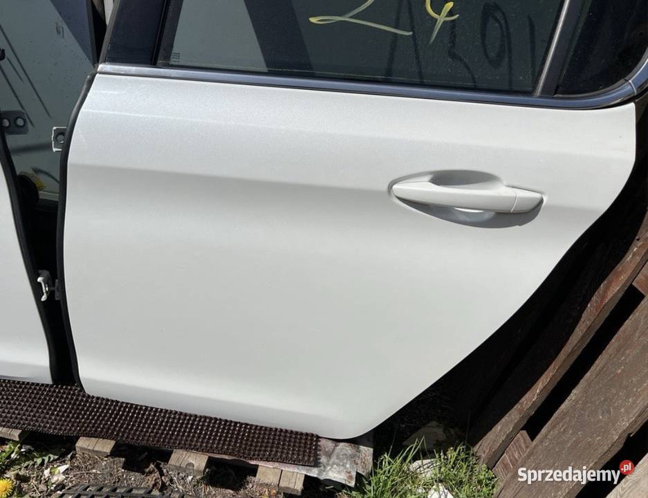 Drzwi tylne Peugeot 308 T9 HB lewe prawe KWED sprzedam