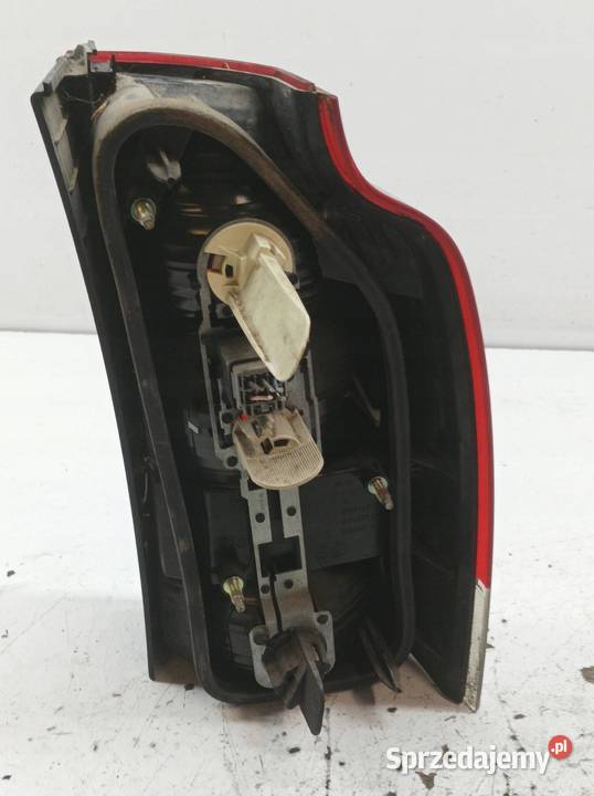 LAMPA TYŁ LEWA KOMBI Volvo V70 II 19992007