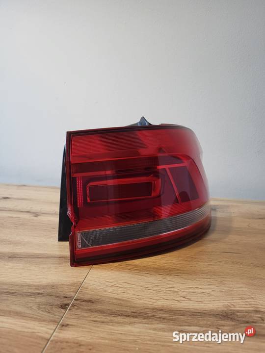Tylnia lampa prawa vw touran 2016 Rok produkcji 2016 Nowy Sącz sprzedam