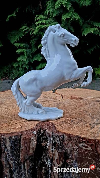 Porcelanowa Szkliwiona biała figurka konia kujawsko-pomorskie