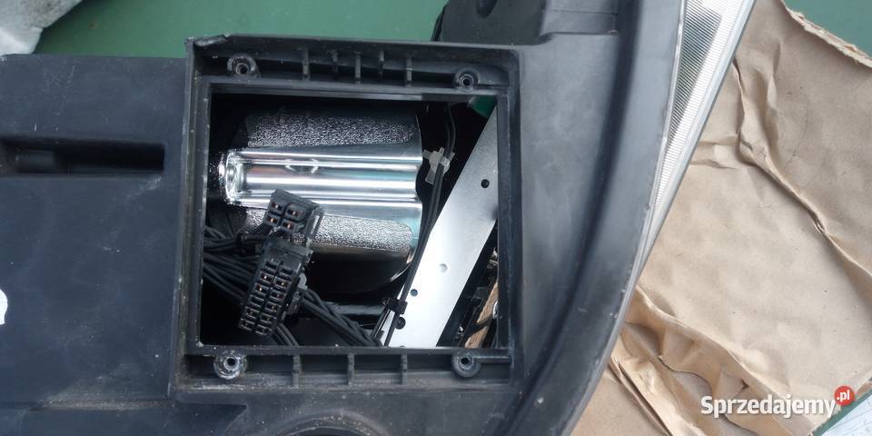 Lampa lewa SEAT IBIZA IV LIFT Xenon 6J1941007N Złoczew sprzedam