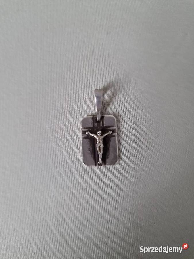 Zawieszka srebrna z Jezusem na krzyżu łódzkie Skierniewice