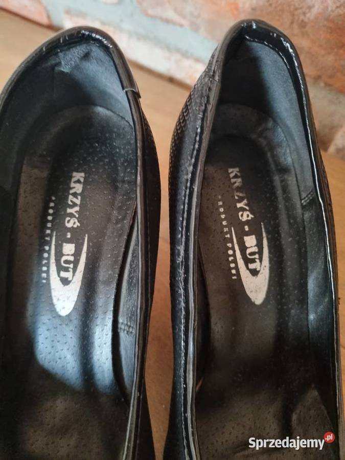Czarne czółenka KrzyśBut inna Warszawa