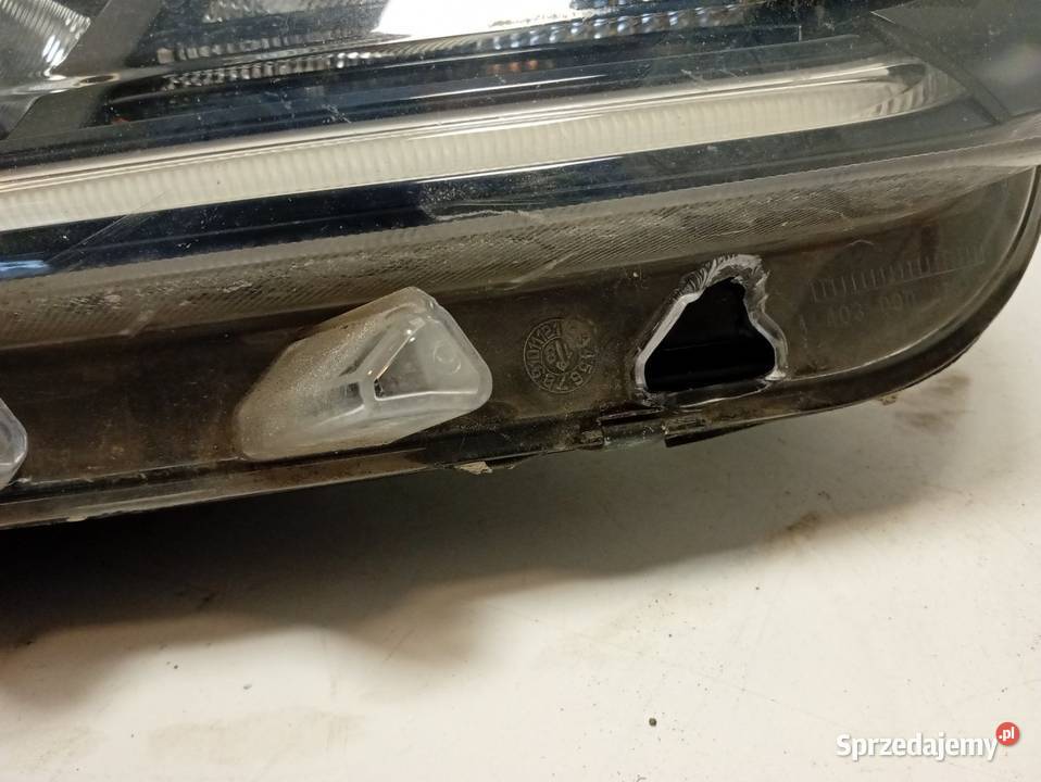 Reflektor prawy przedni Dacia Duster II LED H7H1