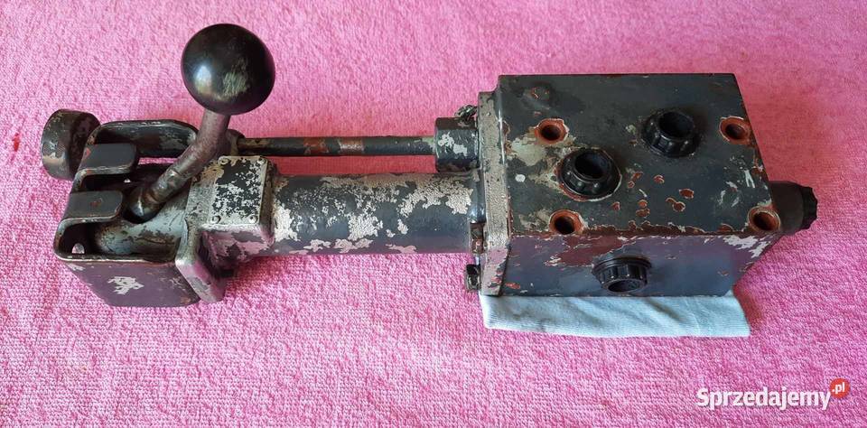 Rozdzielacz pod błotnik Ursus c330 oryginalny z Gorzów Śląski