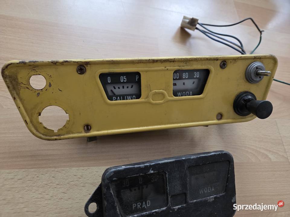 Syrena panel wskaźników z przełącznikami