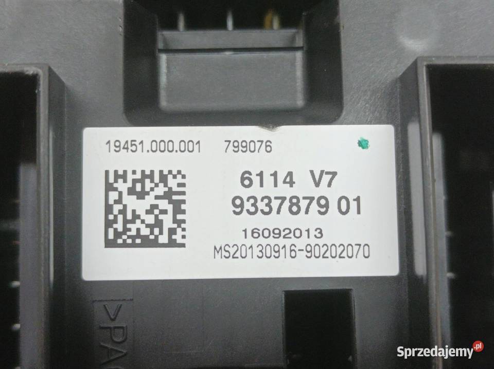 SKRZYNKA BEZPIECZNIKÓW 9337879 16 B 136 Bmw