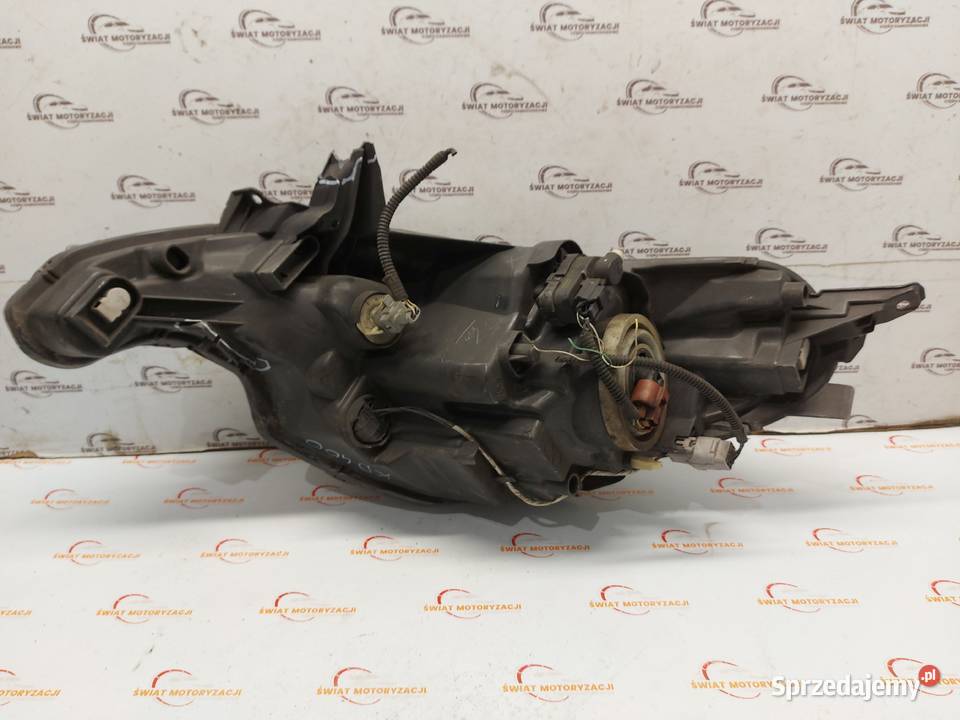 PEUGEOT 2008 lampa prawa przód ANGLIK osobowe Kielce