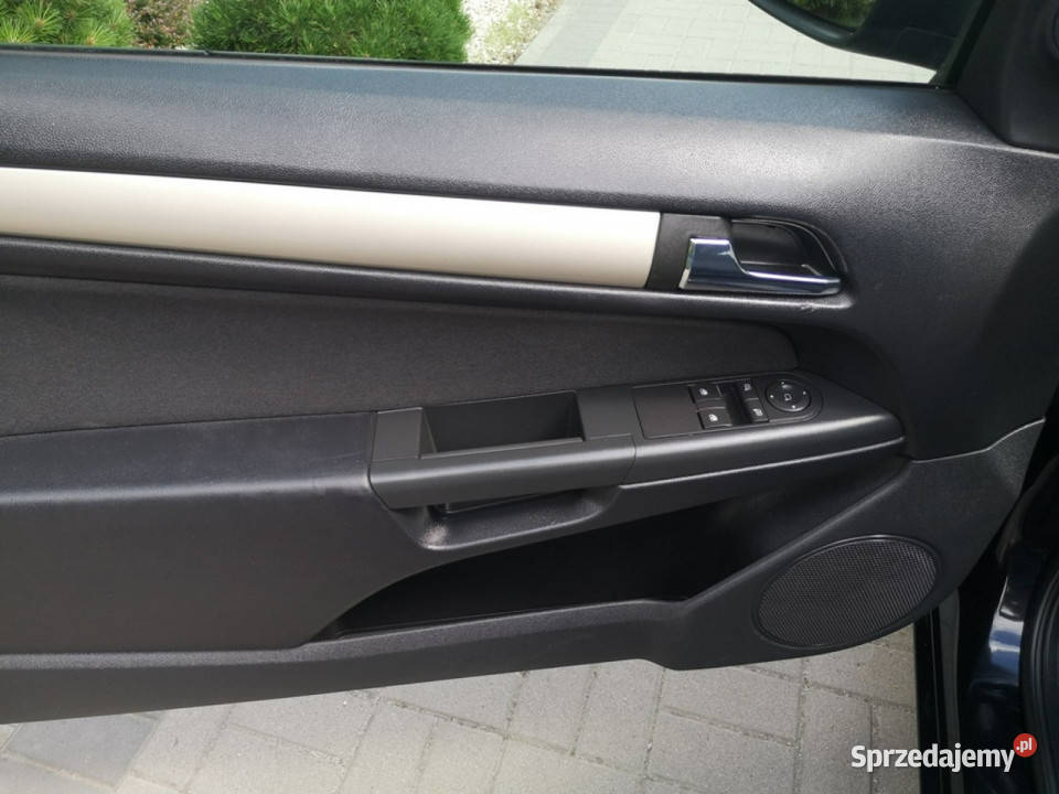 Opel Astra GTC 16 B 116 GTC Klimatronic lakier metallic Strzegom