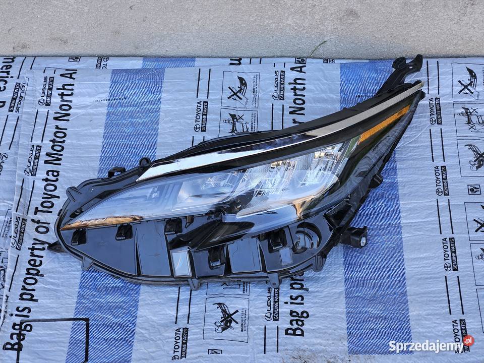 Lampa lewy przód Toyota Sienna Ostrów Mazowiecka