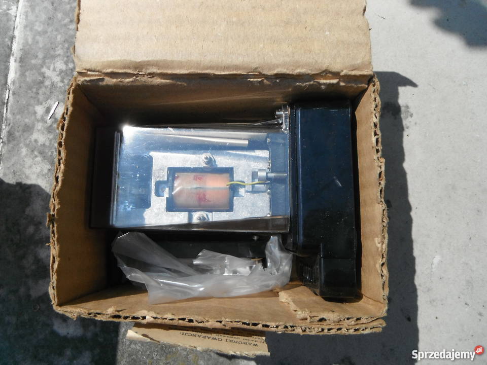 Przekaźnik REn80 zakres 125250V Nowy 220VAC sprzedam