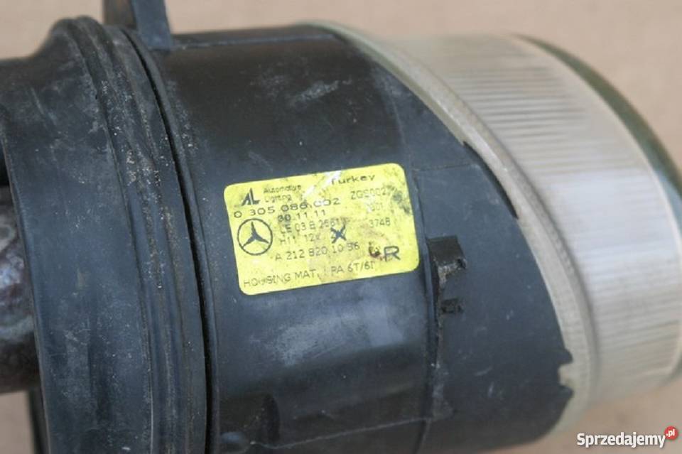 MERCEDES E KLASA W212 HALOGEN PRAWY 2128201056 osobowe Karoseria Bieleń