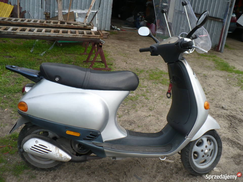 sprzedam kultowy włoski skuter Piaggio Czarna