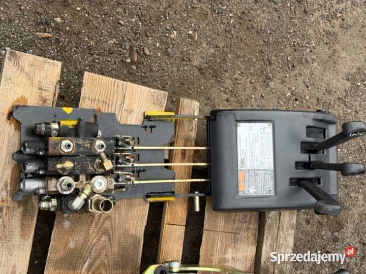 Rozdzielacz hydrauliczny trzy sekcyjny YALE