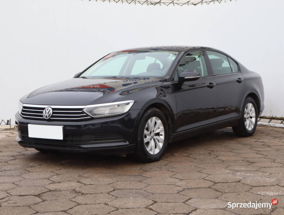 VW Passat 14 TSI czarny