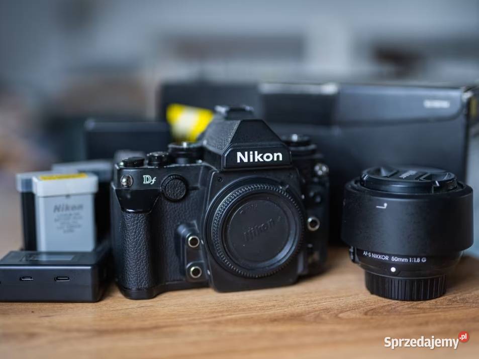Nikon Df z obiektywem 50mm 18G SE