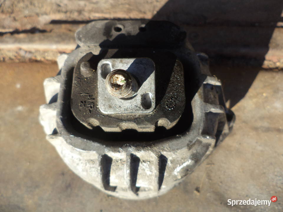 BMW E87 118D 20 DIESEL PODUSZKA SILNIKA 13981112 Turek