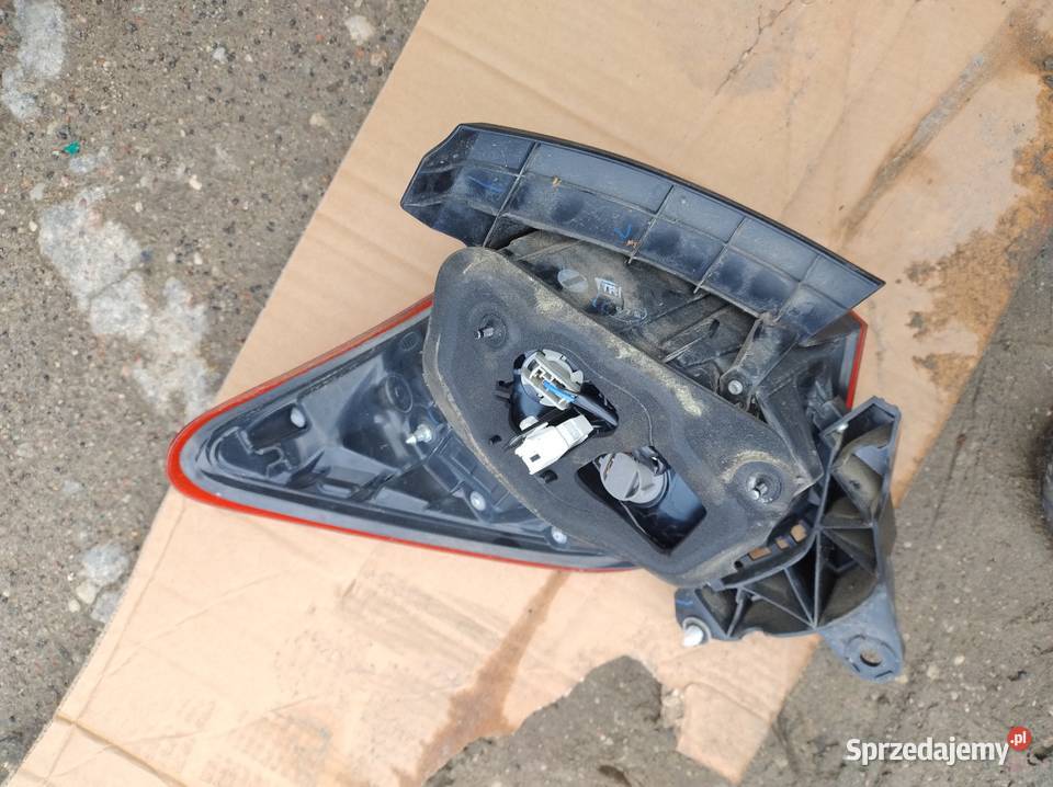 Lampa Tylna w Błotnik Toyota Yaris III Lift Elbląg
