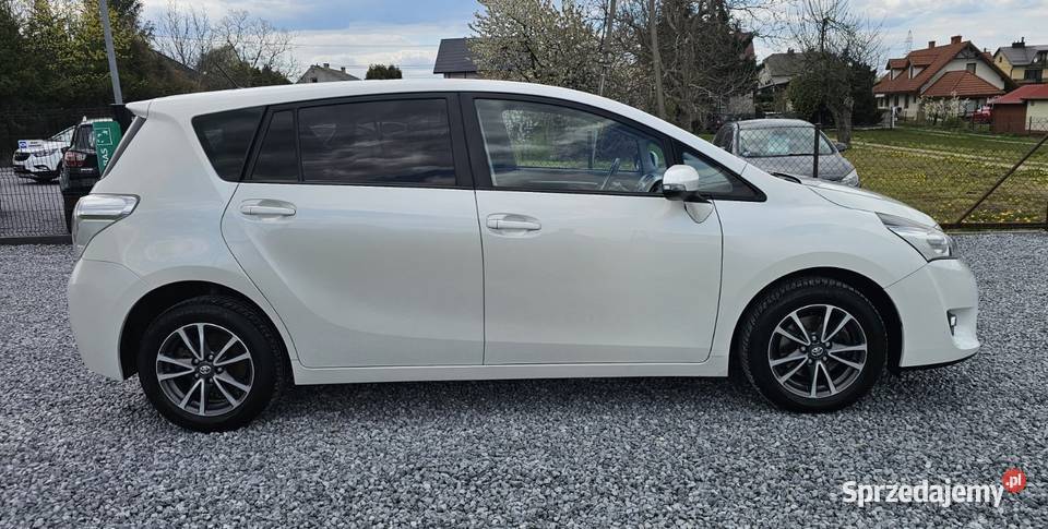 TOYOTA VERSO ŁADNA BOGATE WYPOSAŻENIE nieuszkodzony Latoszyn