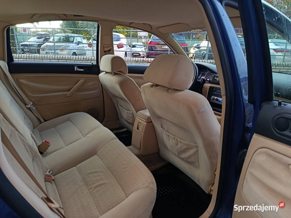 Volkswagen Passat 16 benzyna 2002 niebieski Białystok sprzedam