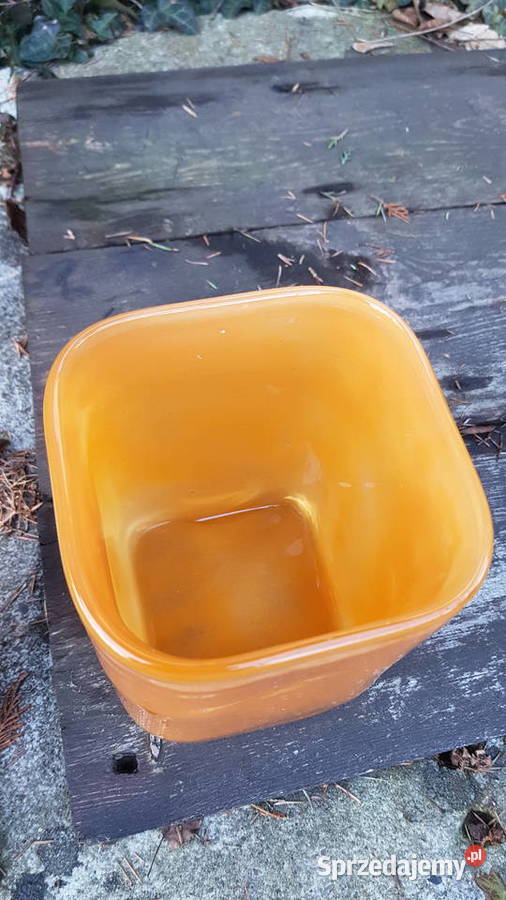 Masywny wazon z grubego szkła