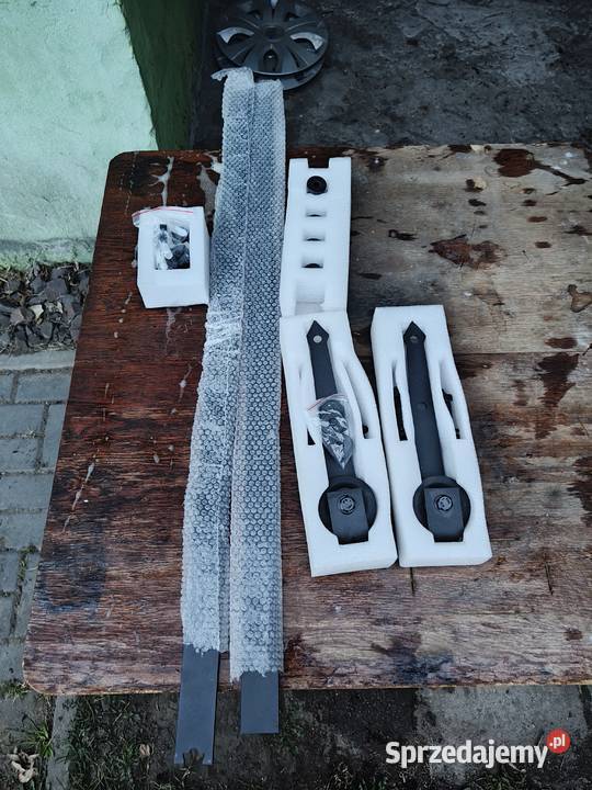 Drzwi dębowe z metalowymi okuciami Piła