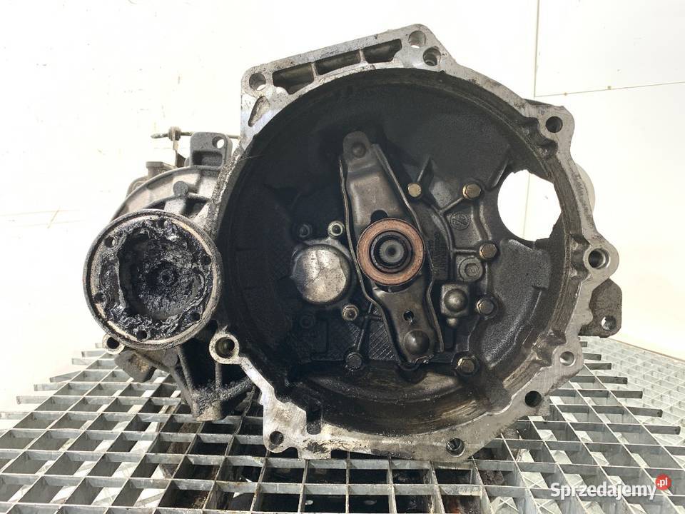 SKRZYNIA BIEGÓW VW PASSAT B6 JCX 19 105 0510 osobowe sprzedam