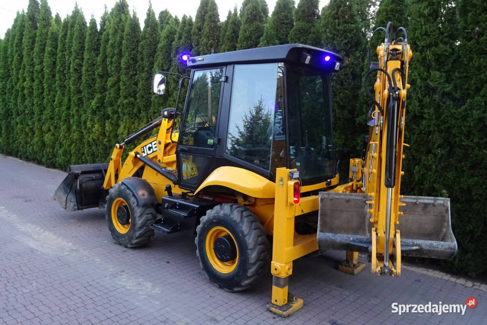 na równych kołach JCB 2CX SM 4 WS JCB 2CX 4x4 mazowieckie Góra Kalwaria