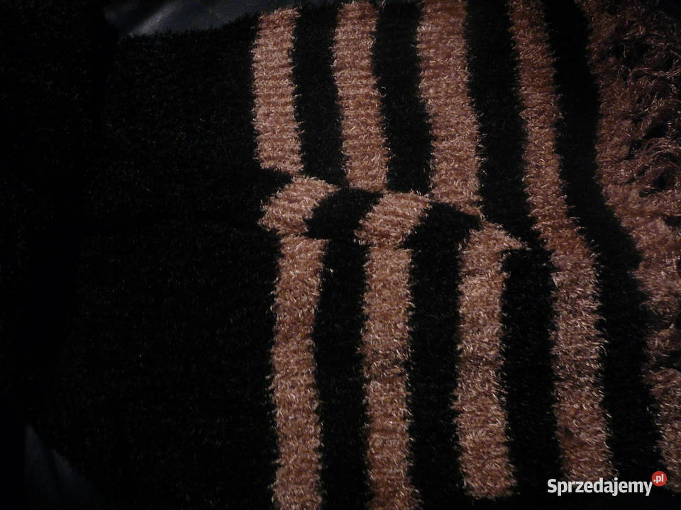 Zestaw czapka czarna futro chusta biała i szalik Wrocław