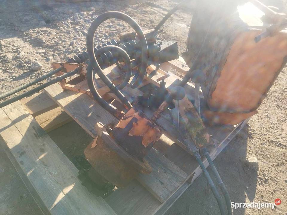 Silnik hydrauliczny z rozdzielaczem ręcznym i Strzyżew