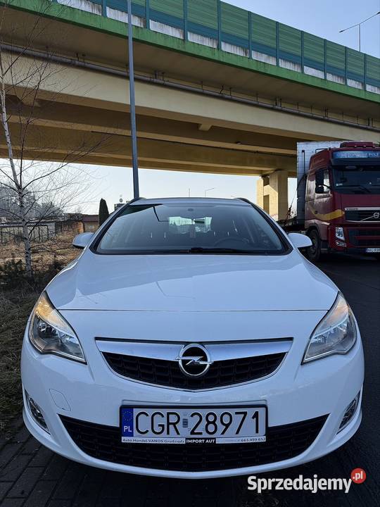 Opel Astra J 14 101 doinwestowana zadbana