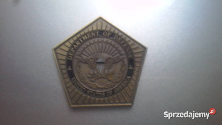 Moneta z napisem MARINE CORPS NAVY PENTAGON ARMY